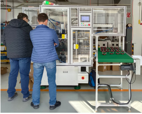 Attrezzatura di avvolgimento dello statore per utensili elettrici due poli 2 poli avvolgitore universale dello statore fornitore