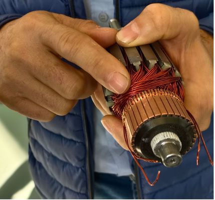 Macchine di avvolgimento automatiche di armature per commutatori a fessura senza rotore a snodo fornitore